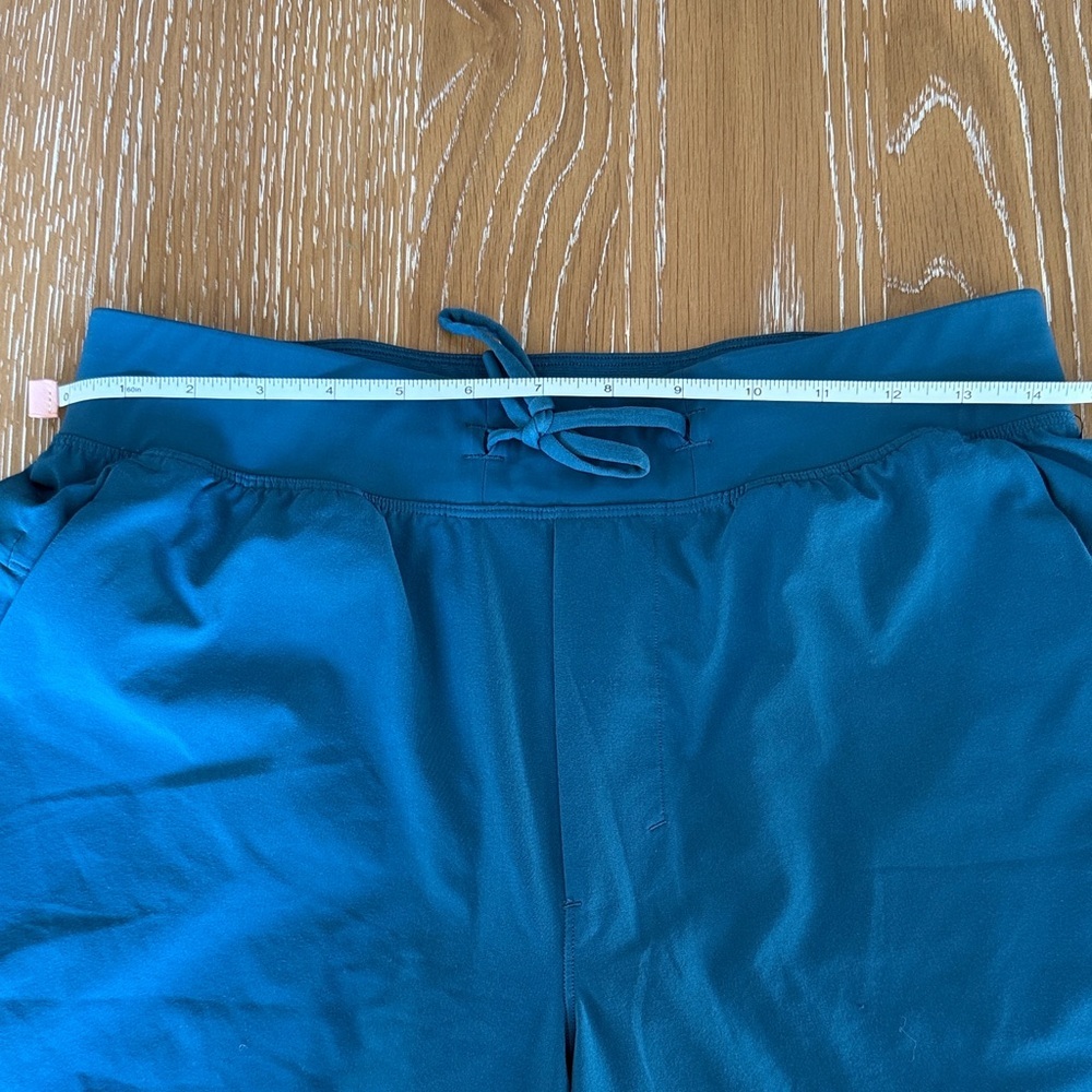 Lululemon T.H.E. Shorts 9" Athletic Shorts - Picture 2 of 9